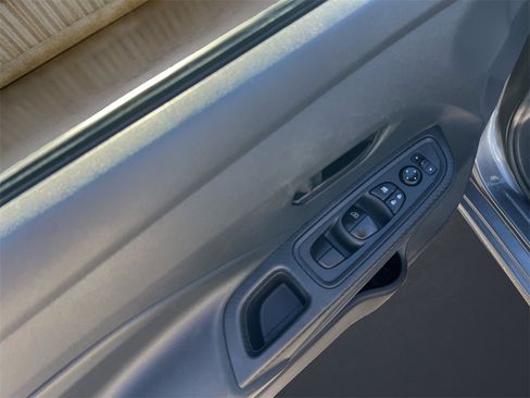 Used 2022 Nissan Versa S image 17