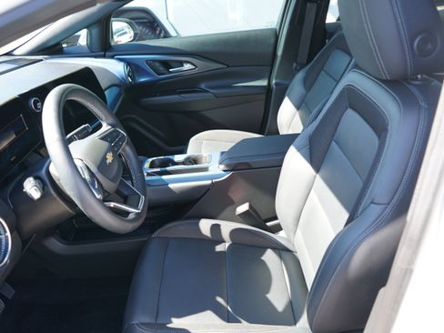 Used 2024 Chevrolet Equinox EV LT FWD image 11