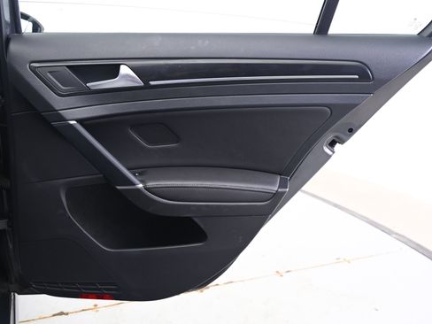 Used 2018 Volkswagen Golf R 4-Door image 16