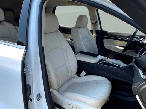 Used 2022 Buick Enclave Essence image 9