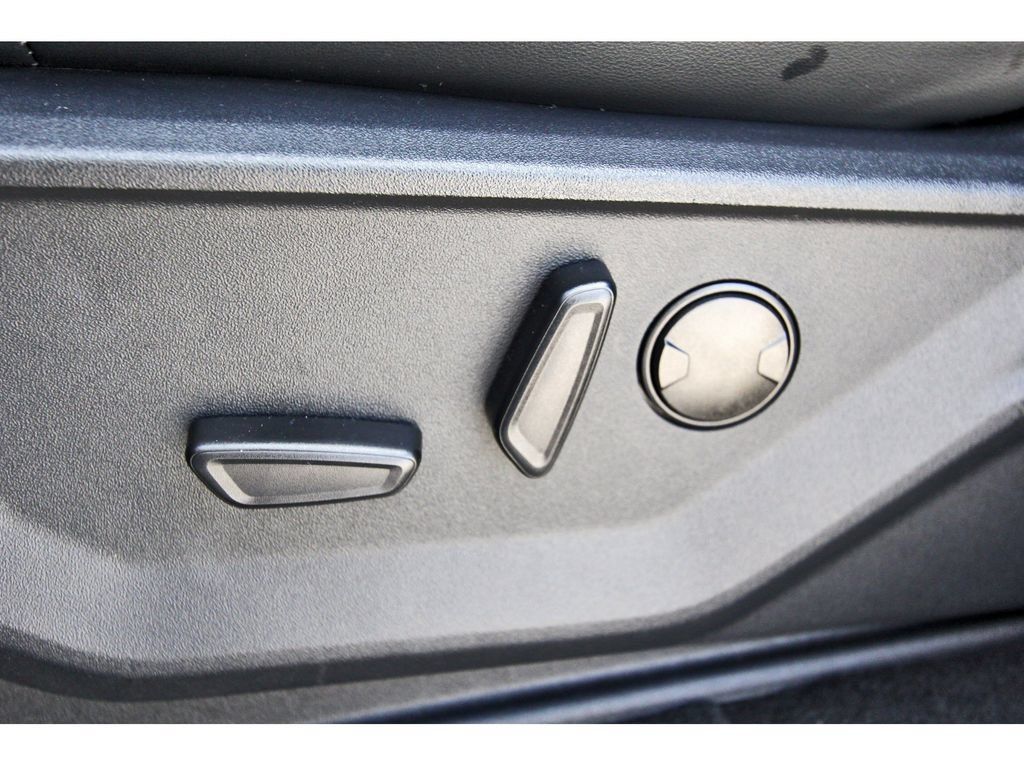 Used 2025 Ford Expedition Platinum AWD/4WD image 34