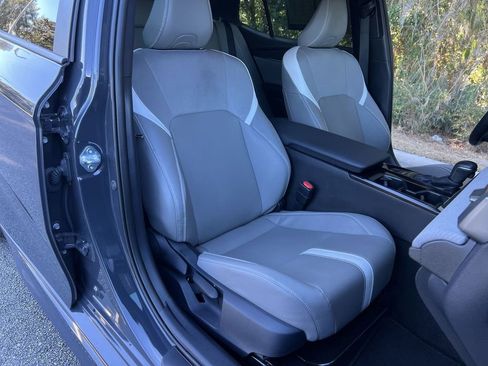 Used 2025 Toyota Camry SE image 26