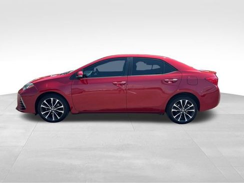 Used 2018 Toyota Corolla SE FWD image 2