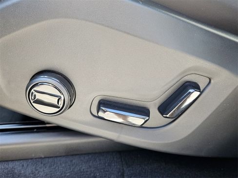 New 2025 Volvo XC90 T8 Plus w/ Protection Package Premier image 24