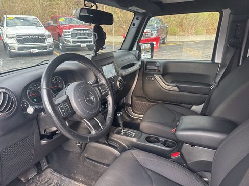 Used 2018 Jeep Wrangler Unlimited Sport S image 5