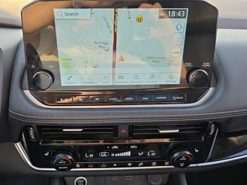 Used 2023 Nissan Rogue SL w/ SL Premium Package image 11