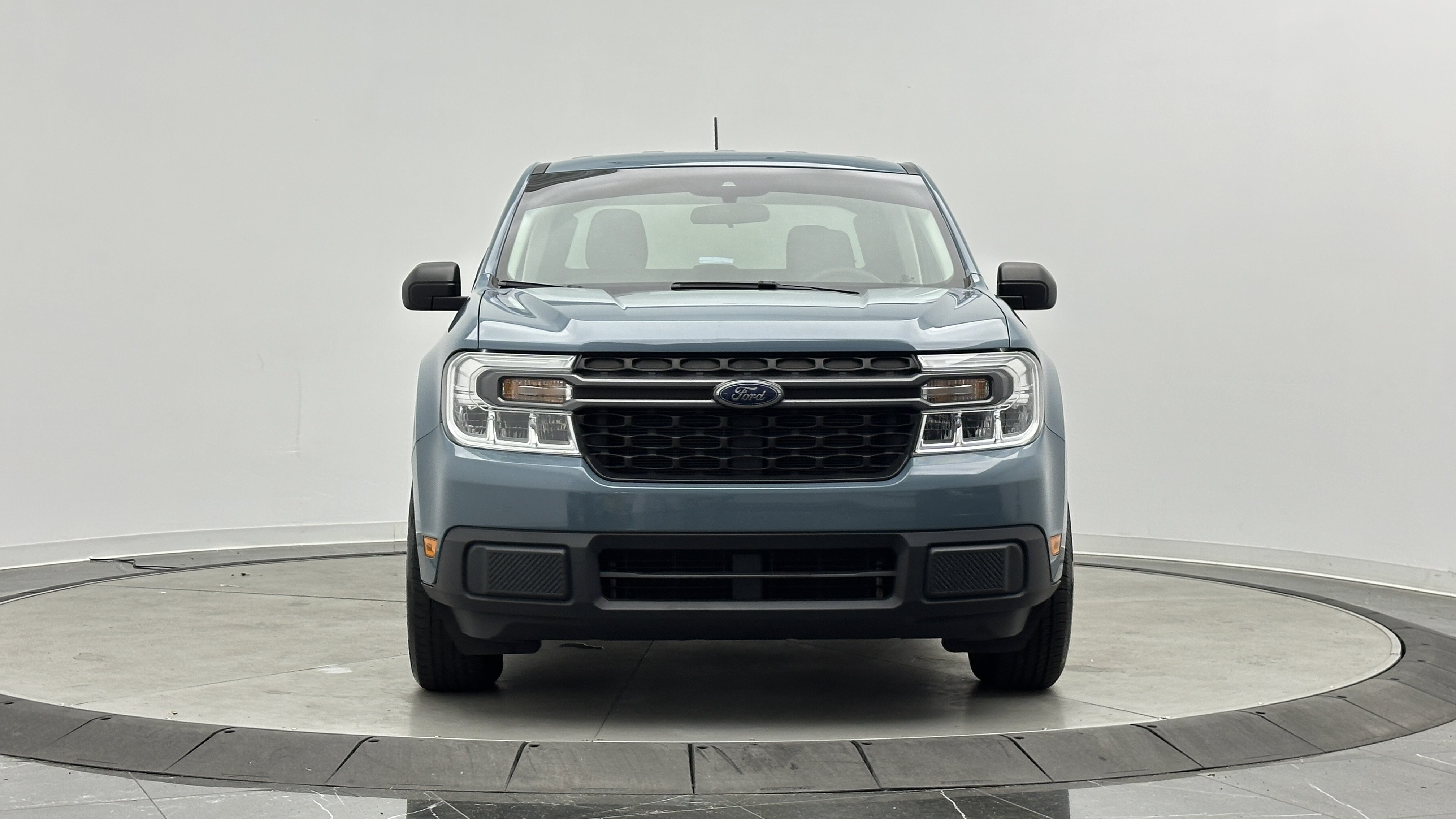Used 2023 Ford Maverick XLT FWD image 2