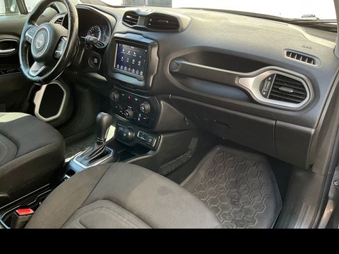 Used 2020 Jeep Renegade Latitude w/ Cold Weather Group AWD/4WD image 9