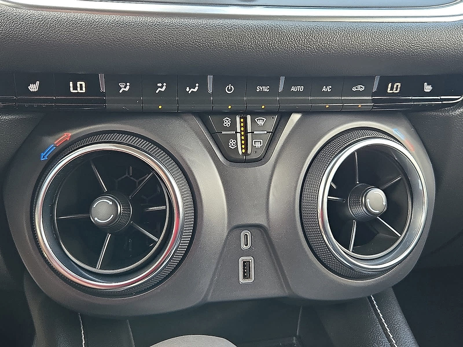 Used 2025 Chevrolet Blazer LT FWD image 17