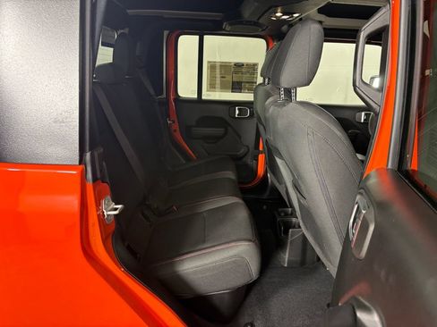 Used 2023 Jeep Gladiator Rubicon w/ Cold Weather Group AWD/4WD image 32