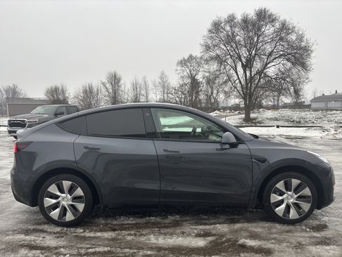 Used 2021 Tesla Model Y 2WD image 2
