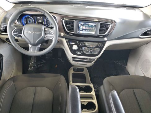 Certified 2022 Chrysler Voyager LX FWD image 11