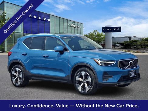Certified 2024 Volvo XC40 B5 Core AWD/4WD image 1
