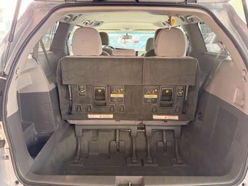 Used 2017 Toyota Sienna LE AWD/4WD image 14