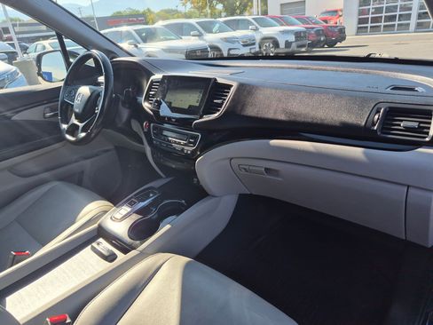 Used 2019 Honda Pilot Touring image 32