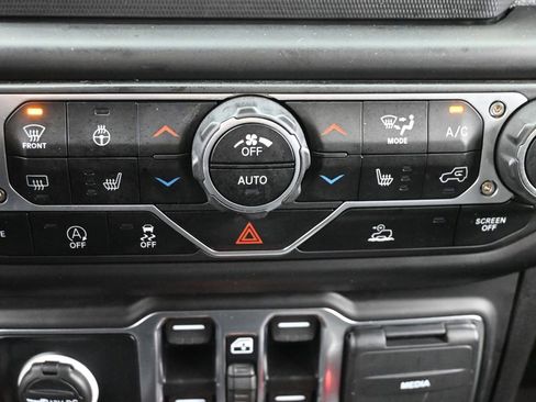 Used 2023 Jeep Gladiator Willys image 16