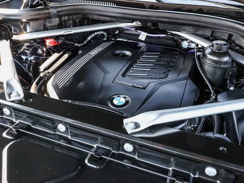 Used 2022 BMW X5 sDrive40i w/ M Sport Package RWD image 12