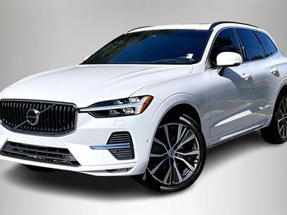 Used 2022 Volvo XC60 B5 Momentum w/ Advanced Package