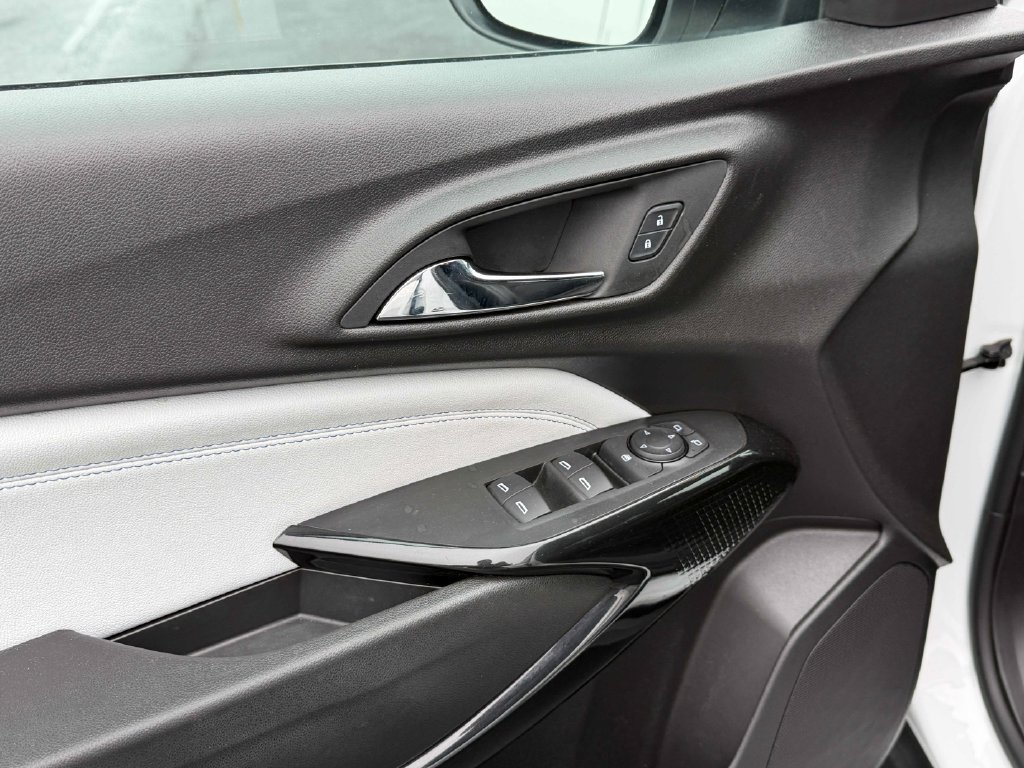 Used 2025 Chevrolet Trax LT FWD image 27