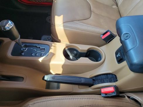 Used 2015 Jeep Wrangler Unlimited Sahara w/ Dual Top Group AWD/4WD image 30
