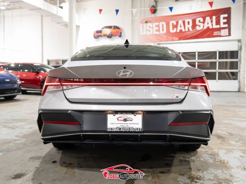 Used 2025 Hyundai Elantra SEL image 6