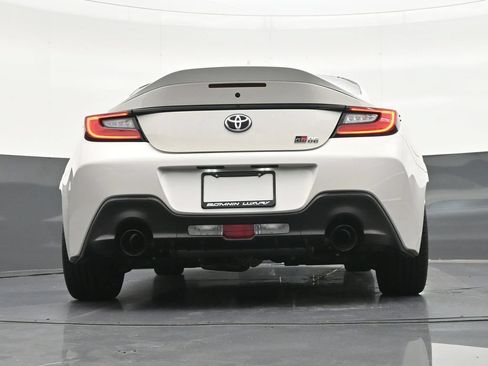 Used 2025 Toyota GR86 Premium w/ Performance Package RWD image 27