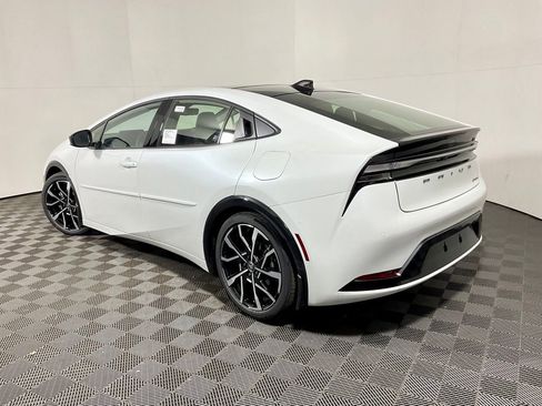 New 2025 Toyota Prius Plug-In Hybrid image 12