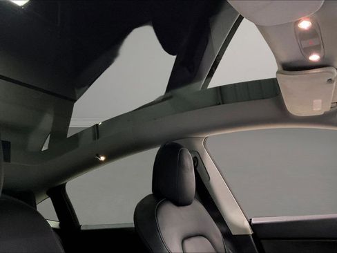 Used 2020 Tesla Model Y Long Range AWD/4WD image 25