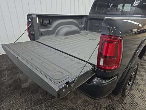 Used 2025 RAM 2500 Limited AWD/4WD image 11