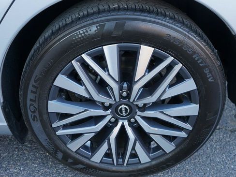 Used 2024 Nissan Altima 2.5 SV FWD image 25