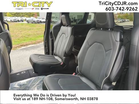 New 2026 Chrysler Pacifica Limited w/ S Appearance Package image 24