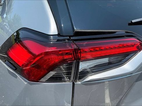 Used 2022 Toyota RAV4 XLE w/ Convenience Package AWD/4WD image 23