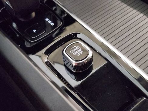 Certified 2025 Volvo XC60 B5 Core AWD/4WD image 20