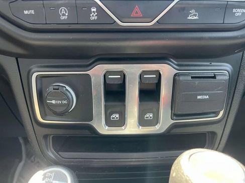 Used 2022 Jeep Wrangler Sport AWD/4WD image 32