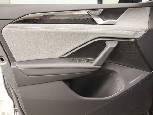 Certified 2025 Volkswagen Tiguan S AWD/4WD image 19