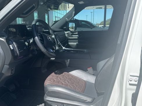 Used 2025 Nissan Armada Platinum image 5