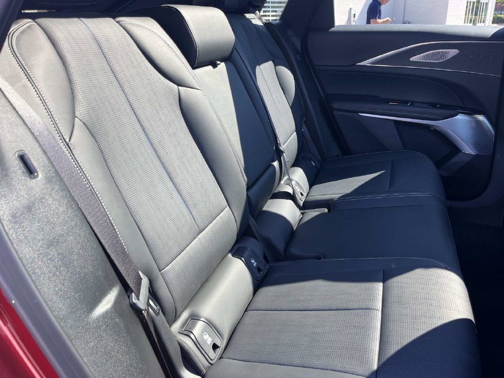 Used 2024 Cadillac Lyriq Luxury RWD image 21