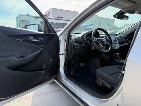 Used 2019 Chevrolet Malibu LS image 14