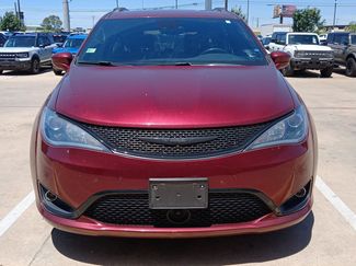 Used 2019 Chrysler Pacifica Touring-L FWD video 2
