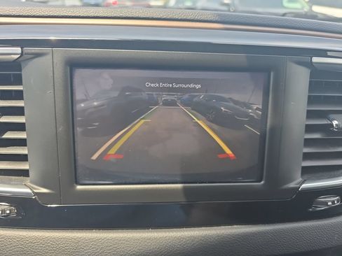 Used 2023 Chrysler Voyager LX FWD image 21