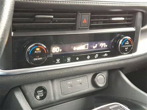 Used 2024 Nissan Rogue SV image 18