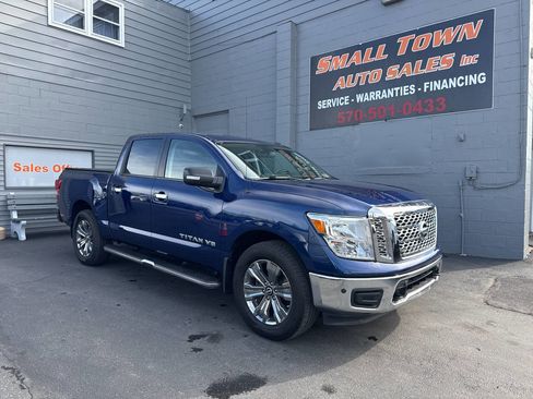 Used 2019 Nissan Titan SV w/ SV Convenience Package image 1