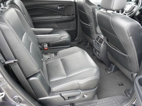 Used 2019 Honda Pilot Touring image 32