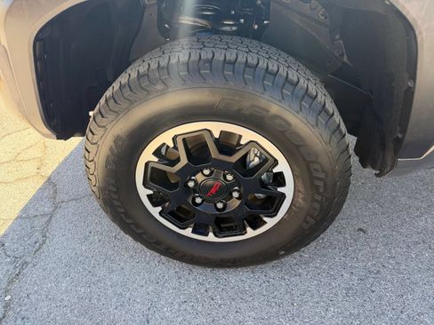 Used 2025 Toyota Tacoma TRD Off-Road AWD/4WD image 23