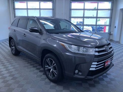 Used 2017 Toyota Highlander Plus AWD/4WD image 37