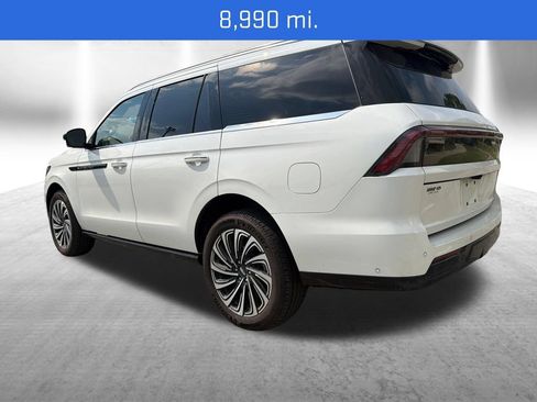 Used 2025 Lincoln Navigator Black Label AWD/4WD image 3
