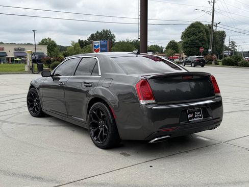 Used 2015 Chrysler 300 Limited RWD image 18