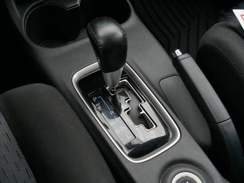 Used 2014 Mitsubishi Outlander SE AWD/4WD image 24