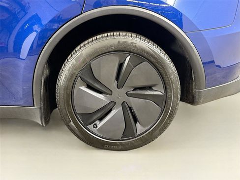 Used 2026 Tesla Model Y 2WD image 26