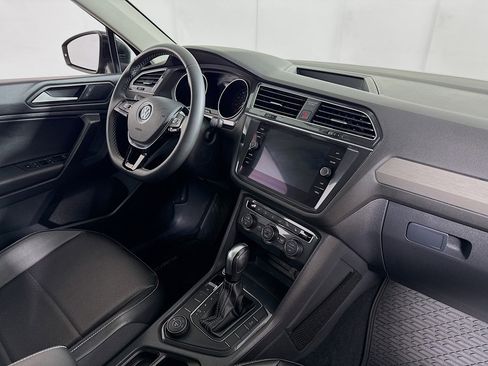 Used 2021 Volkswagen Tiguan SE image 28